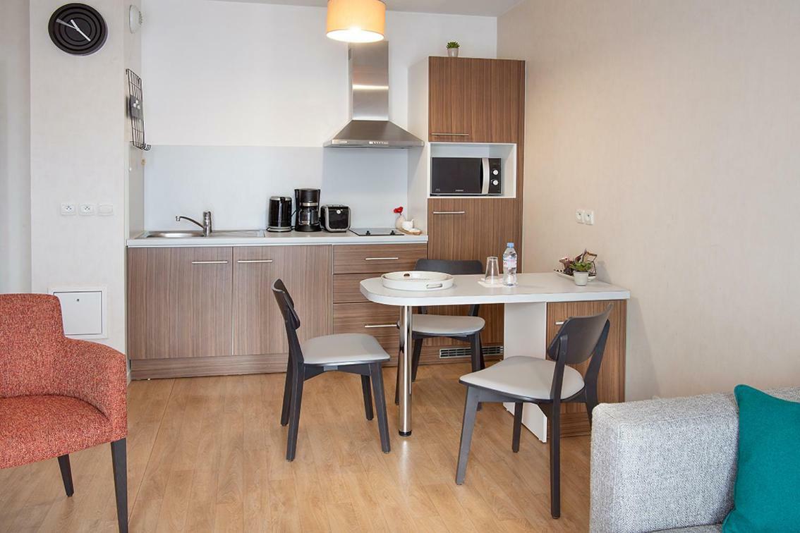 Aparthotel Domitys Les Sables D'Or Villeneuve-le-Roi Exterior foto